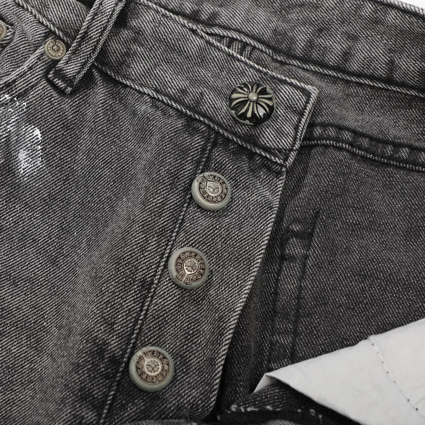 P340 top version GALLERY DEPT & Chrome hearts washed jeans with co-branded blue, yellow, black, white and multi-color stitching. Really restores the ultimate vintage texture. Three-dimensional version. Loose and comfortable, not picky about body shape. Makes taller and slimmer. Factory Seiko. Original factory quality control. Same style for men and women. Can be matched with couples. Versatile recommendation. Must-have jeans for all seasons. Fashionistas have been disappointed. From the quality selection of fabrics, the tailoring of details, and the matching of patterns, they are all impeccable! It is so handsome when worn...men, women, old and young can easily wear it! The craftsmanship is made of heavy-duty washed pure cotton denim fabric. After washing, it is soft and thick and looks very stylish when worn. Color: black Size: 28 30 32 34 36